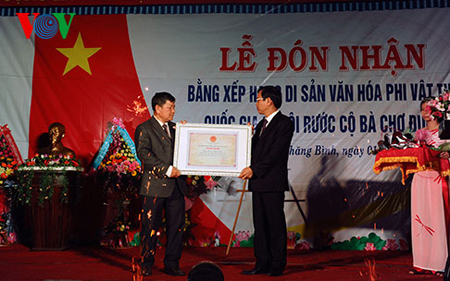 Lãnh đạo huyện Thăng Bình nhận Bằng xếp hạng Di sản văn hóa phi vật thể quốc gia Hội rước Cộ Bà Chợ Được.
